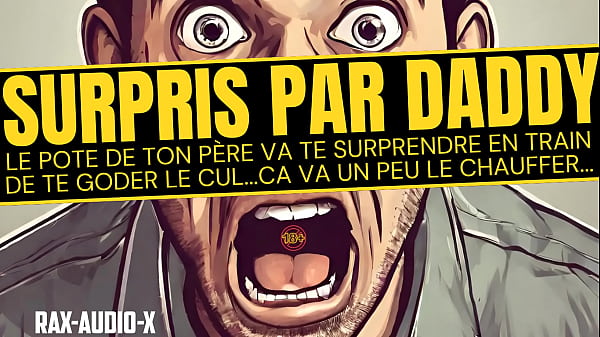 un daddy français baise un twink alors qu’il le surprend en train de se goder le cul